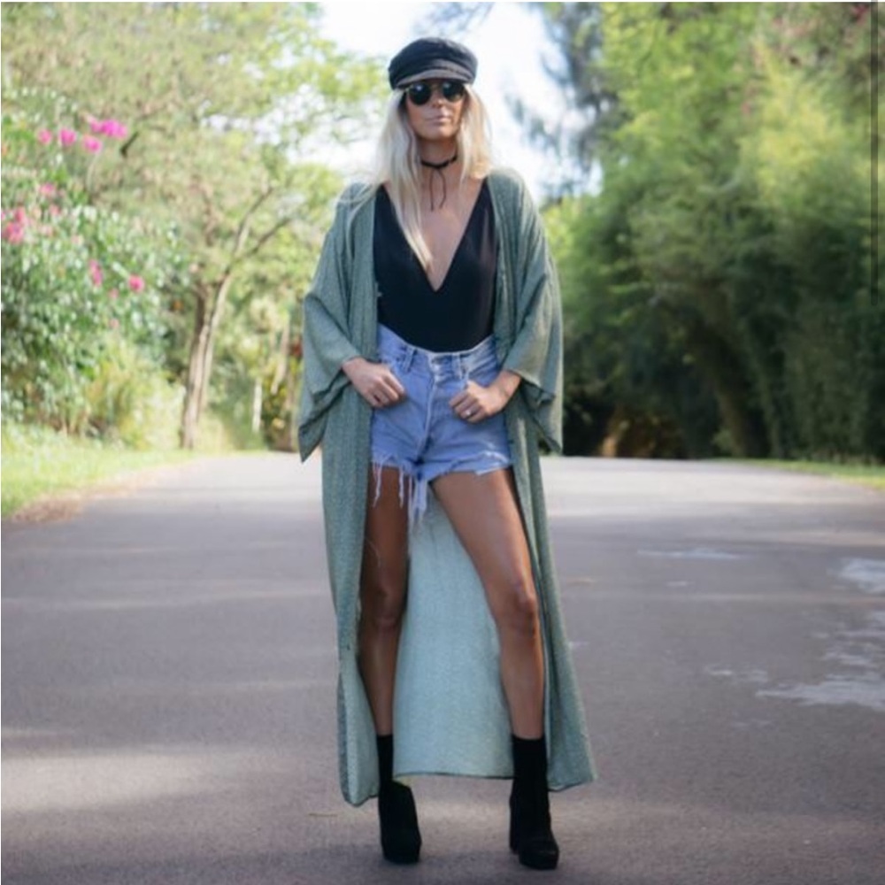XIX PALMS Green Flower Kimono aso The Salty Blonde
